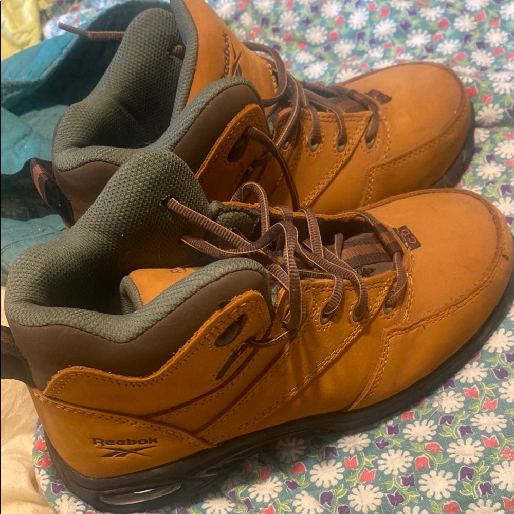 Reebok Brown composite toe safety boots. Comfortable work boots 9 1/2